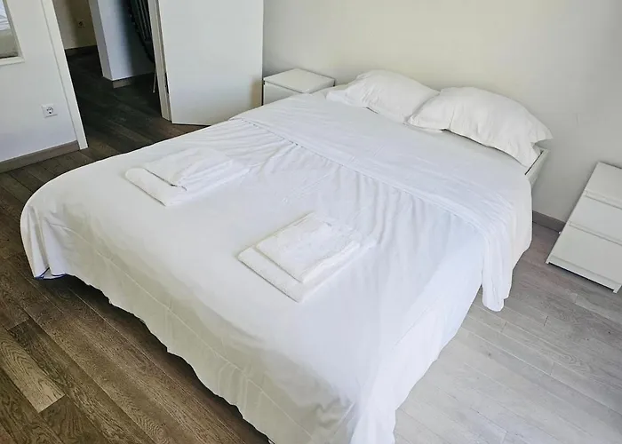 Bright And Welcoming 2 Bedrooms In City Center