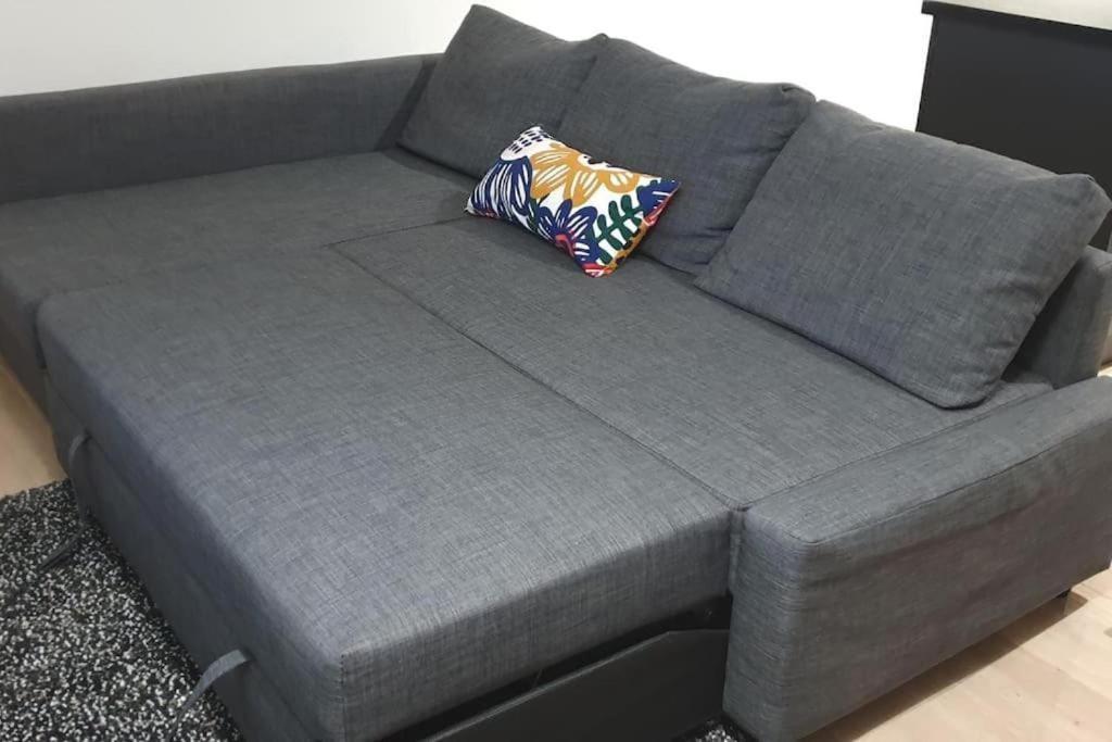 Bright And Welcoming 2 Bedrooms In Center Apartment *