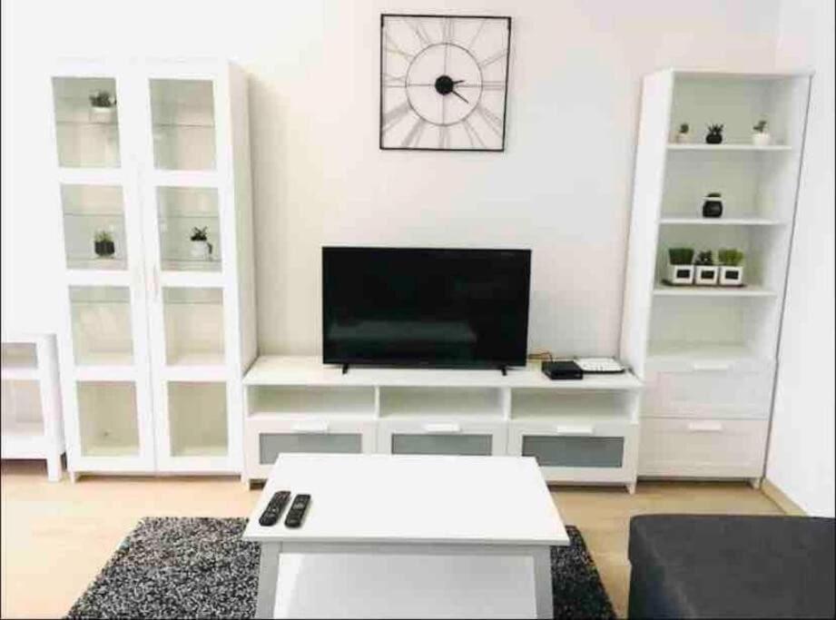 Bright And Welcoming 2 Bedrooms In Center *