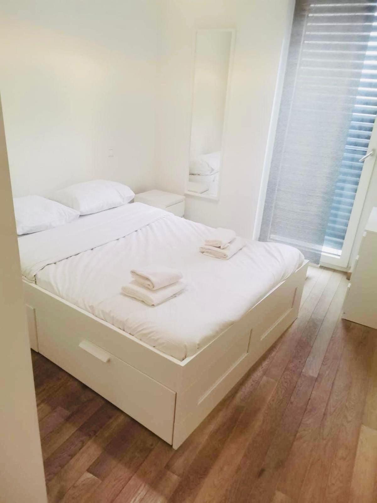 Bright And Welcoming 2 Bedrooms In Center Apartment *