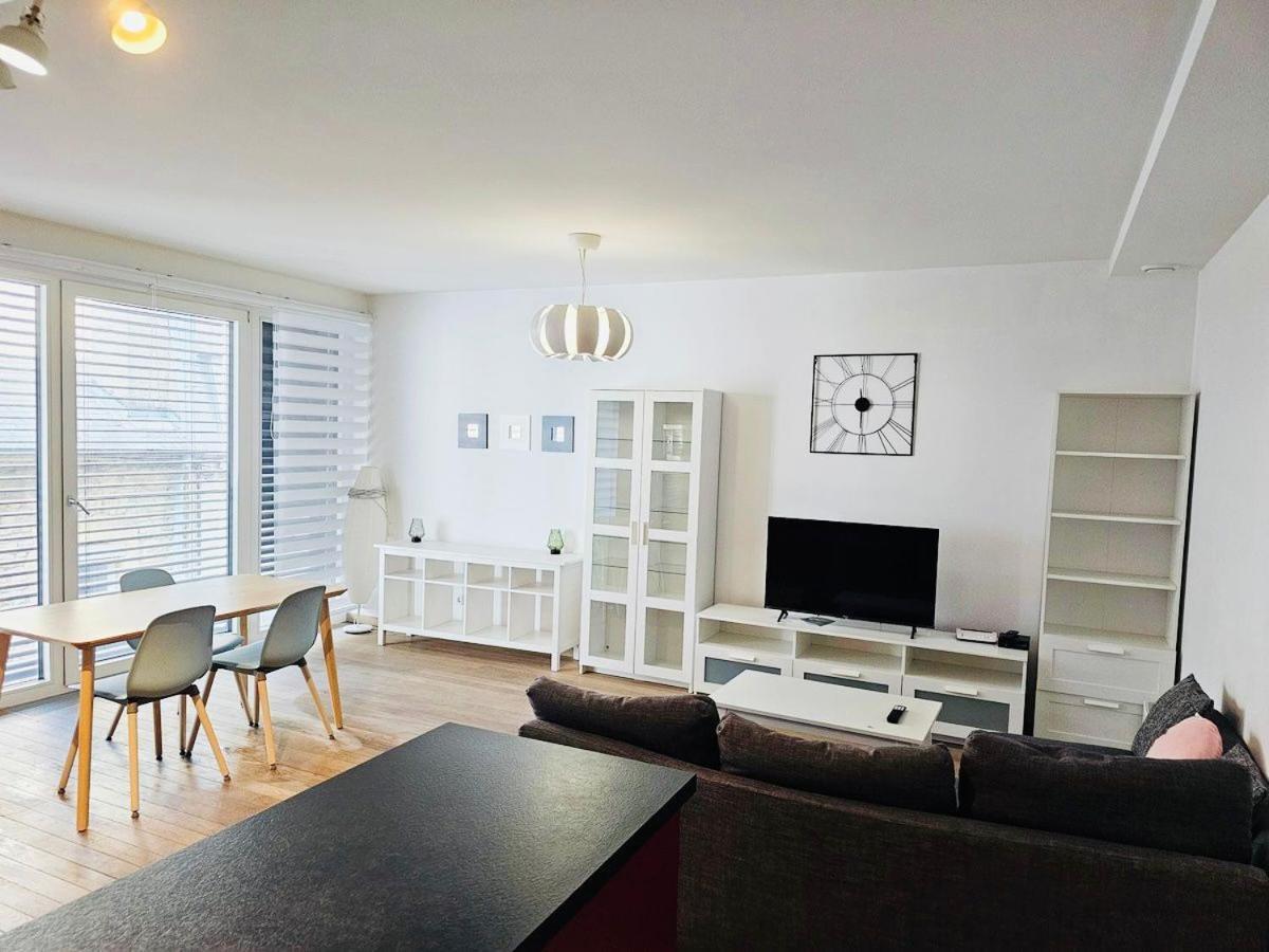 Bright And Welcoming 2 Bedrooms In Center Apartment